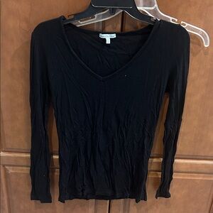 New York & Company Black Long Sleeve V-Neck Top